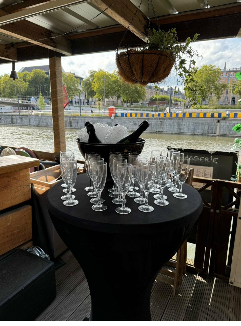 Service champagne croisière événement à bord Belgique
